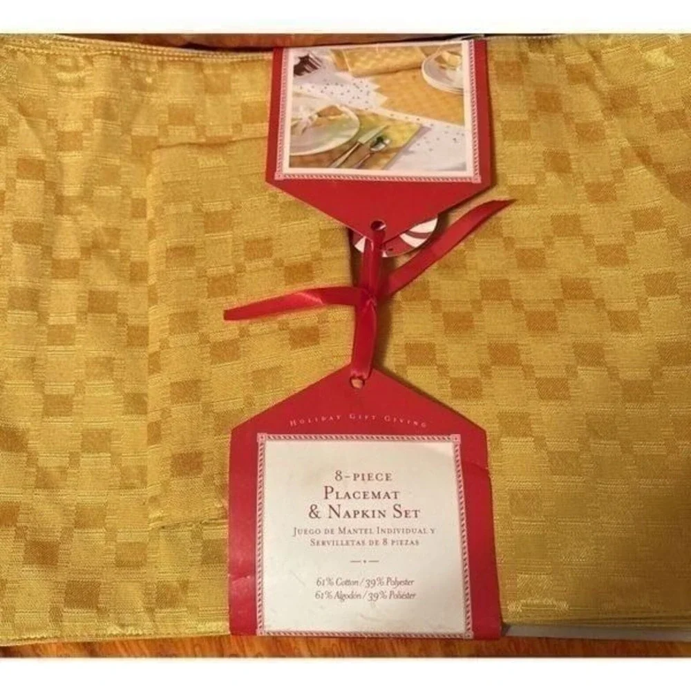 New  8 pc Cotton/Polyester Golden Torch 4 placemats 17